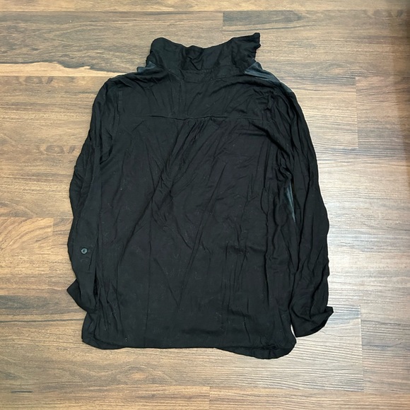 Button down blouse - Picture 2 of 3